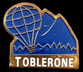 Toblerone ballon pin- blauw gelakt, Ophalen of Verzenden, Nieuw, Merk, Speldje of Pin