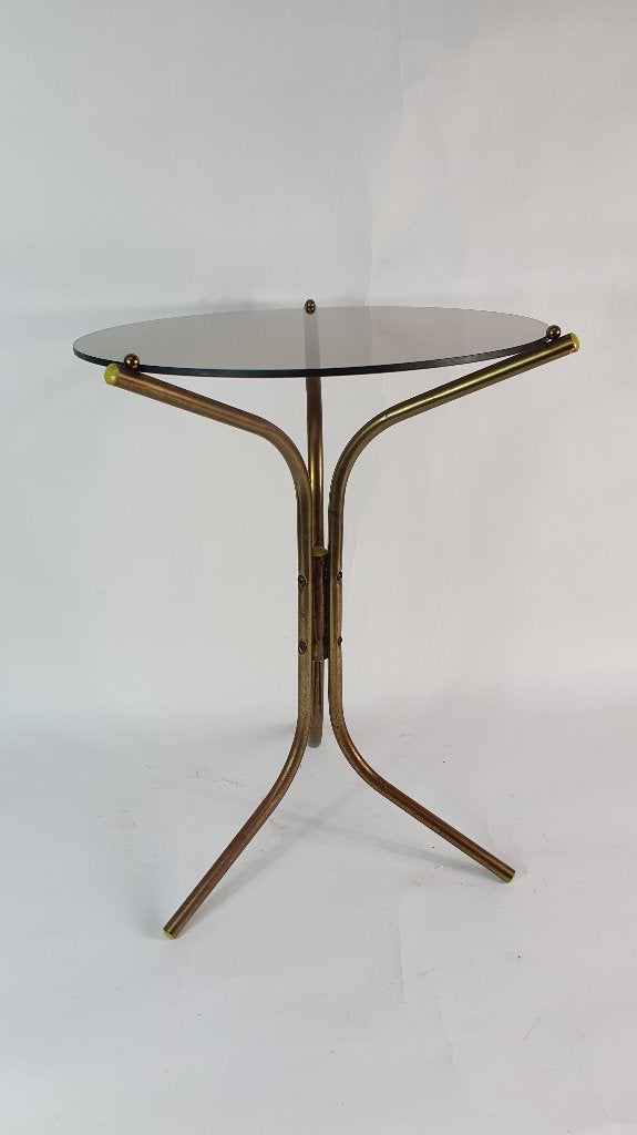 Brocante bijzettafel messing met gerookt glas plateau. S28, Tweedehands verkoop, Tweedehands verkoop, Gebruikt, Ophalen of Verzenden