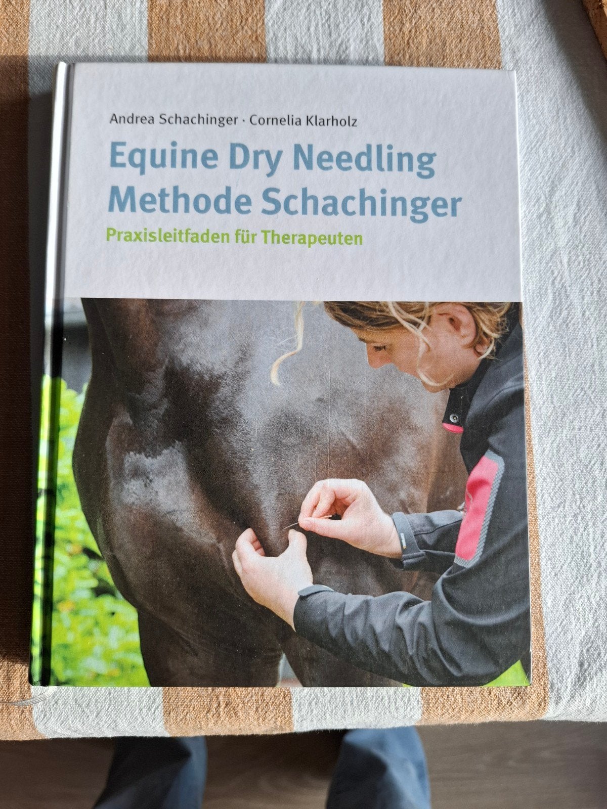 Equine Dry Needling Methode Schachinger Praktijkhandleiding, Ophalen of Verzenden, Zo goed als nieuw, Overige onderwerpen, Andrea Schachinger, Cornelia Klarholz