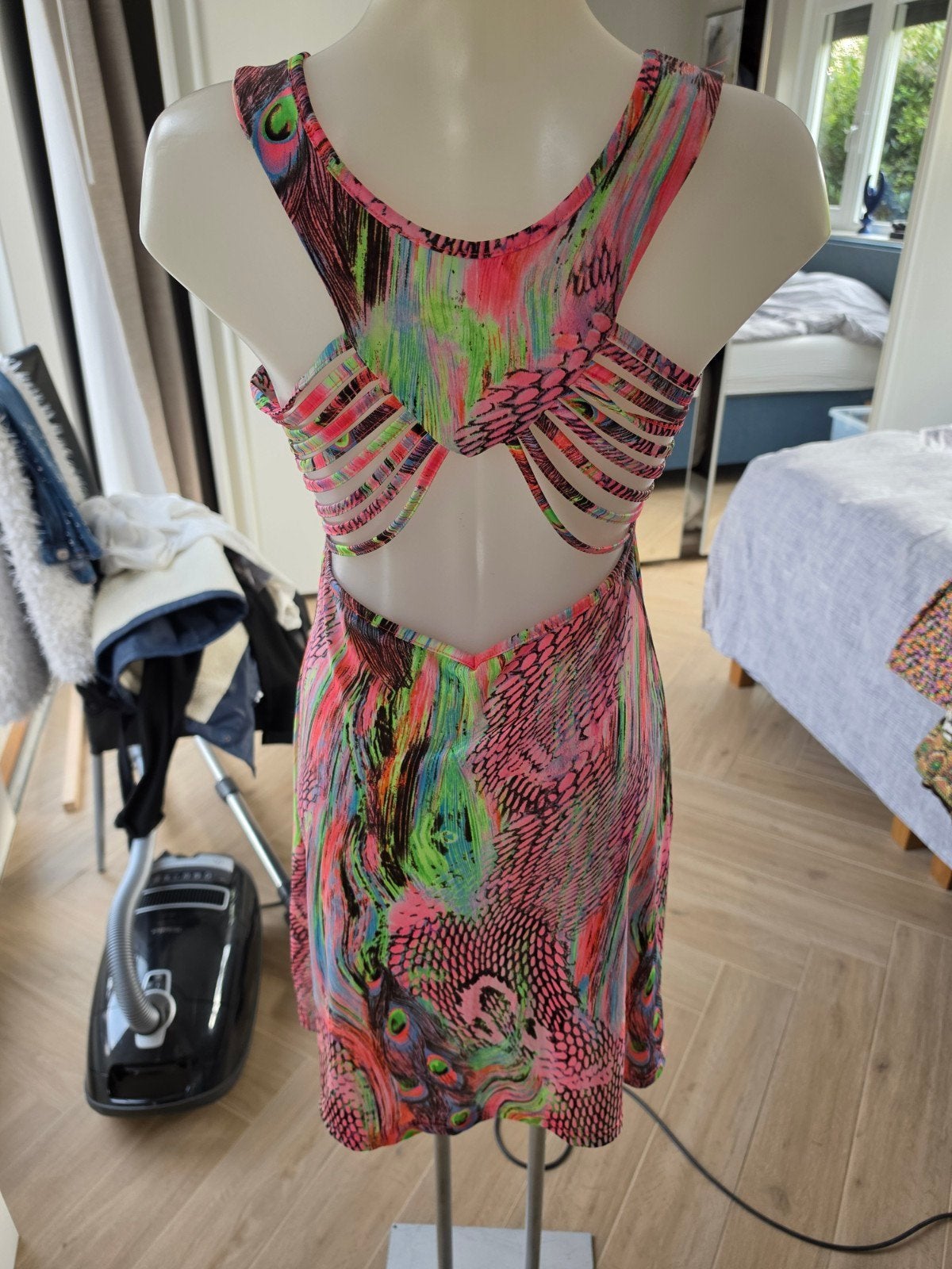 Neon kleur super jurkje festival party open rug maat m

Zie, Maat 38/40 (M), Meerkleurig, Zo goed als nieuw, Boven de knie