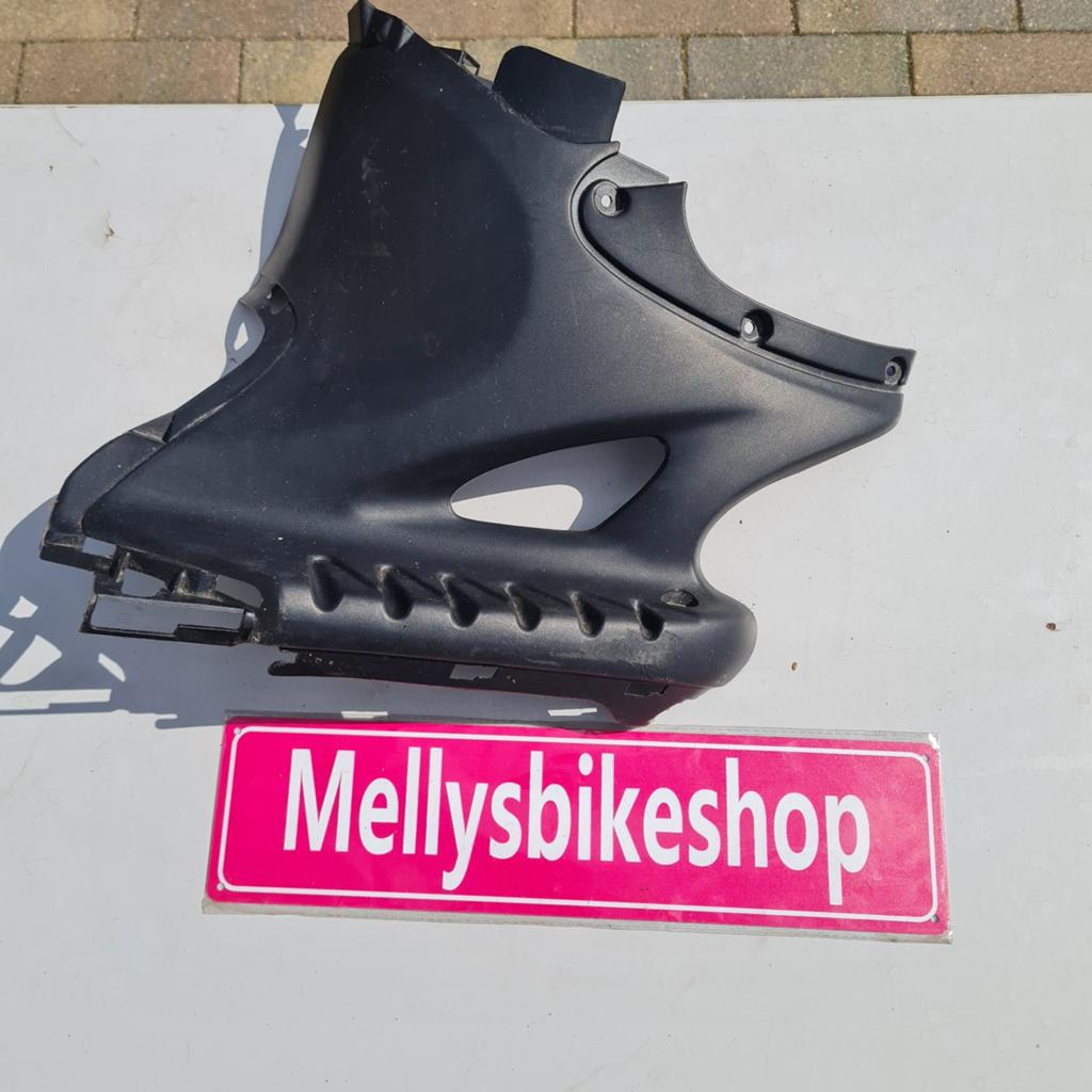 Suzuki katana AY50 linker zijkap treeplank voetsteun, Ophalen of Verzenden, Suzuki, Info@suzuki.nl, Nl