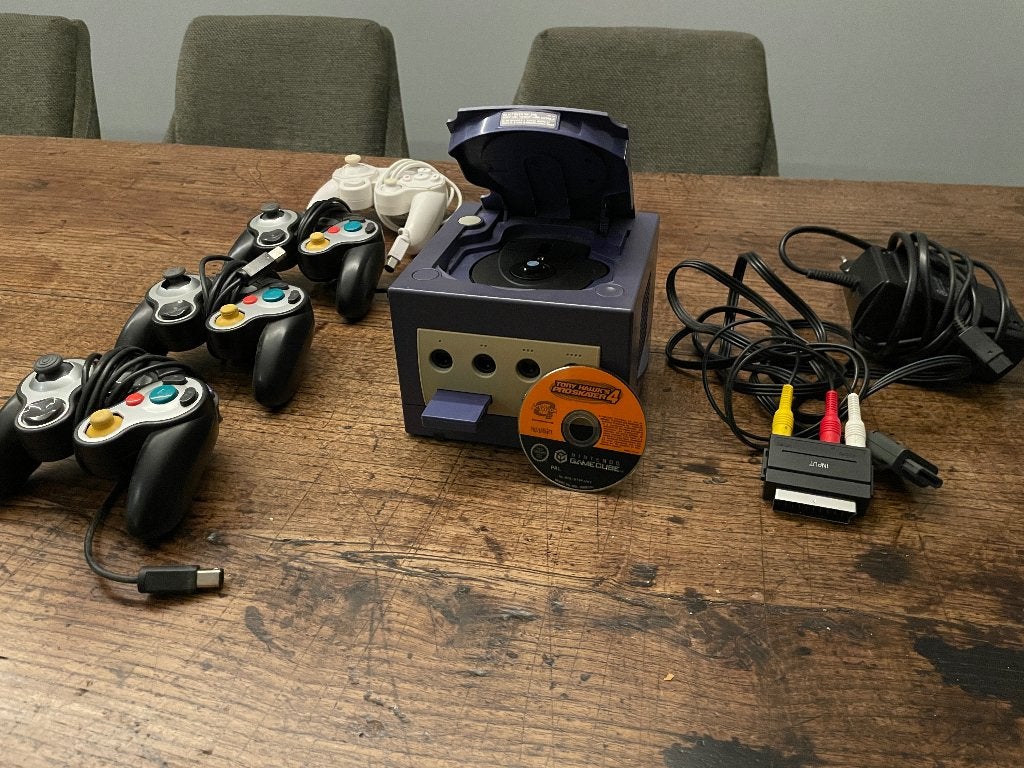 Nintendo Gamecube, Spelcomputers en Games, Spelcomputers | Nintendo GameCube, Gebruikt, Ophalen of Verzenden, Met 3 controllers of meer