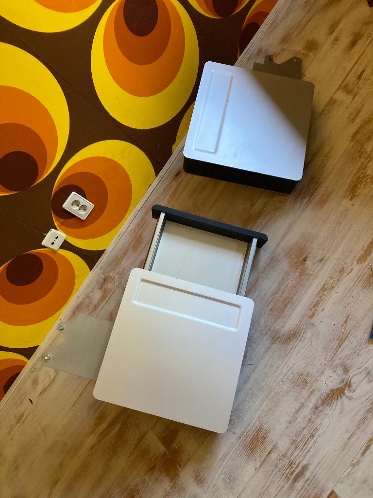 2 Nachtkastje met lade Auping type Match, Ophalen, Metaal of Aluminium, Zo goed als nieuw, 45 tot 65 cm