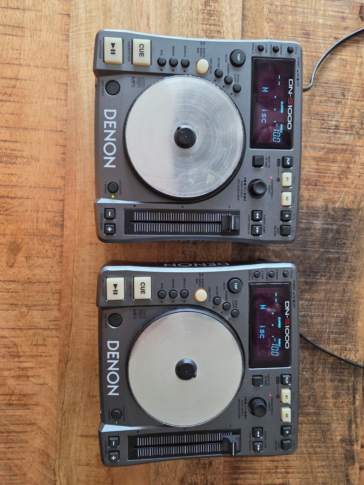 Denon DN-S1000 | 2 stuks

Te koop: twee Denon DN-S1000 spele, Ophalen of Verzenden, Denon