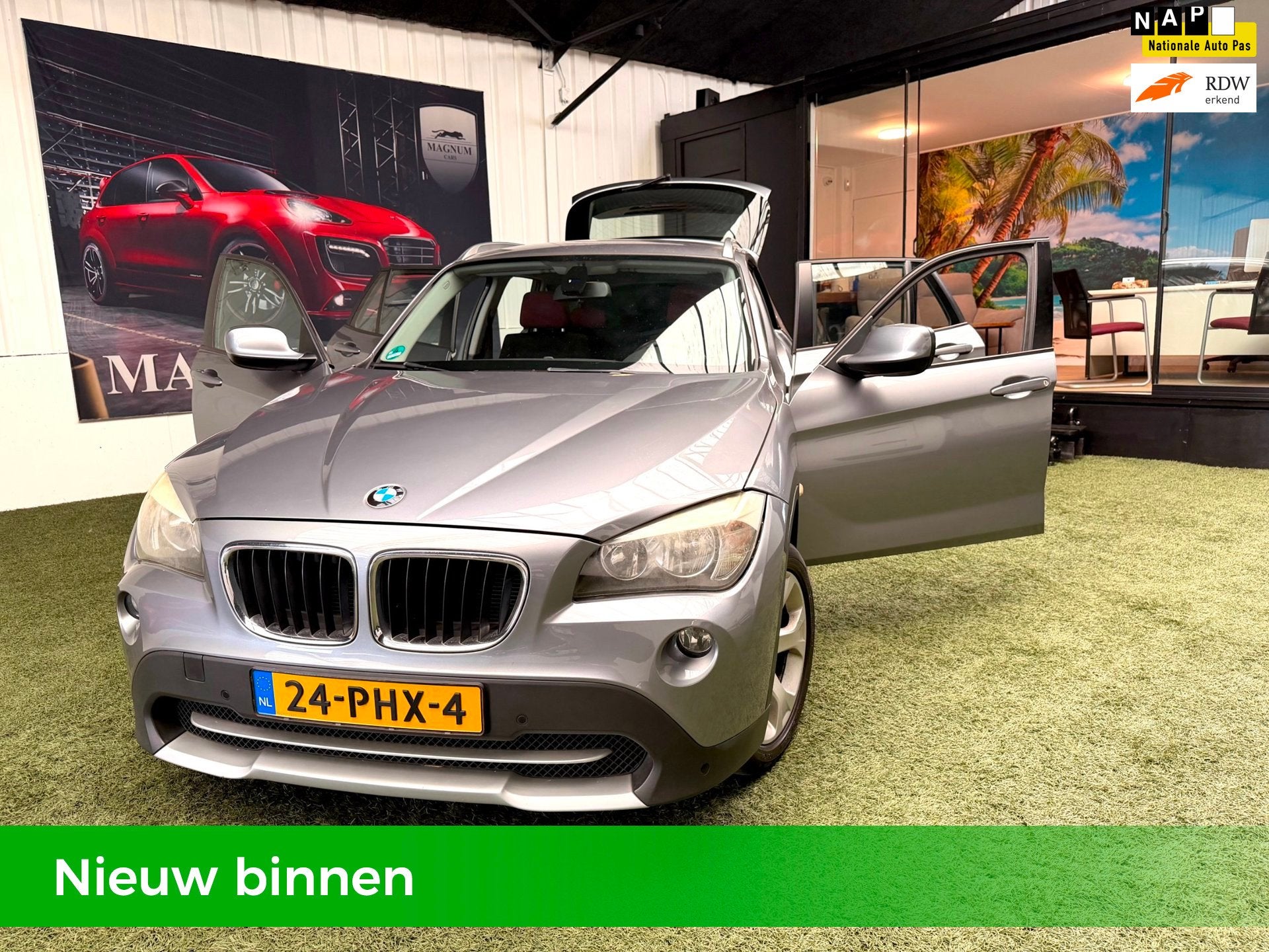 BMW X1 18i 5D NAP Airco Navi Trekhaak Parkeersensoren Elek.r, Auto's, Achterwielaandrijving, 1995 cc, 4 cilinders, 150 pk