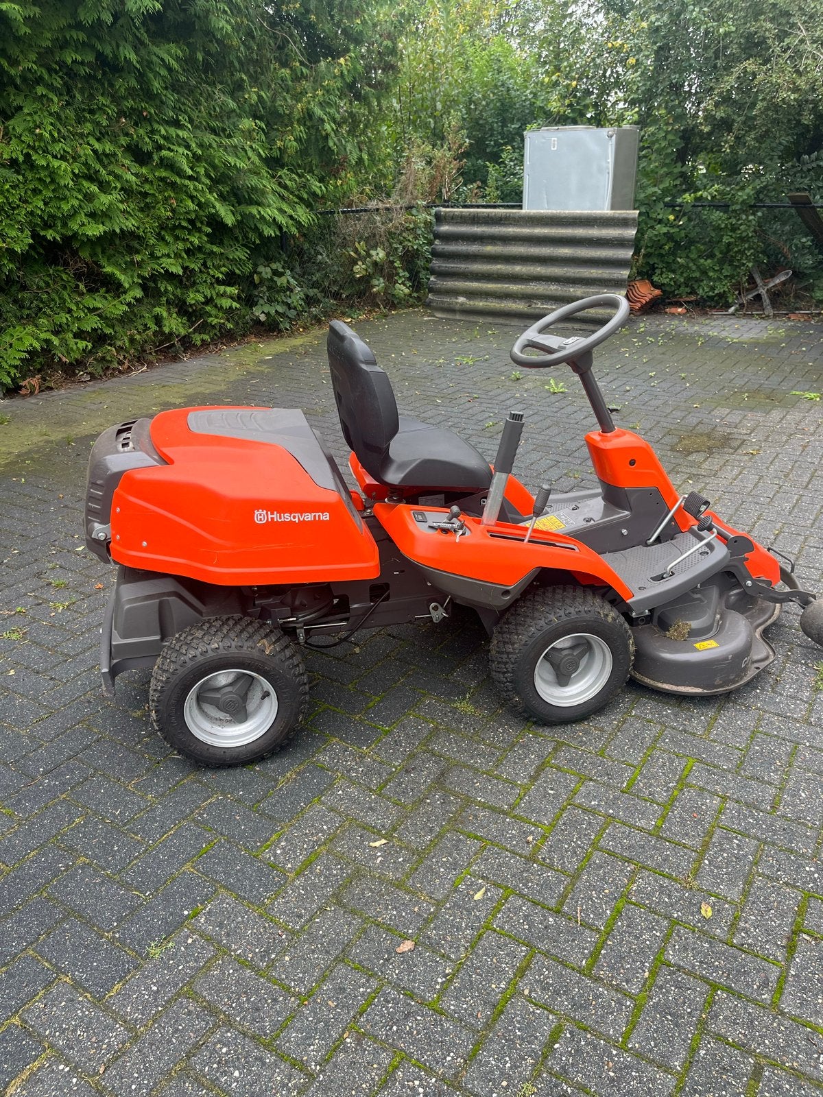 Foto 3 van Husqvarna R213C Zitmaaier - Zo goed als nieuw