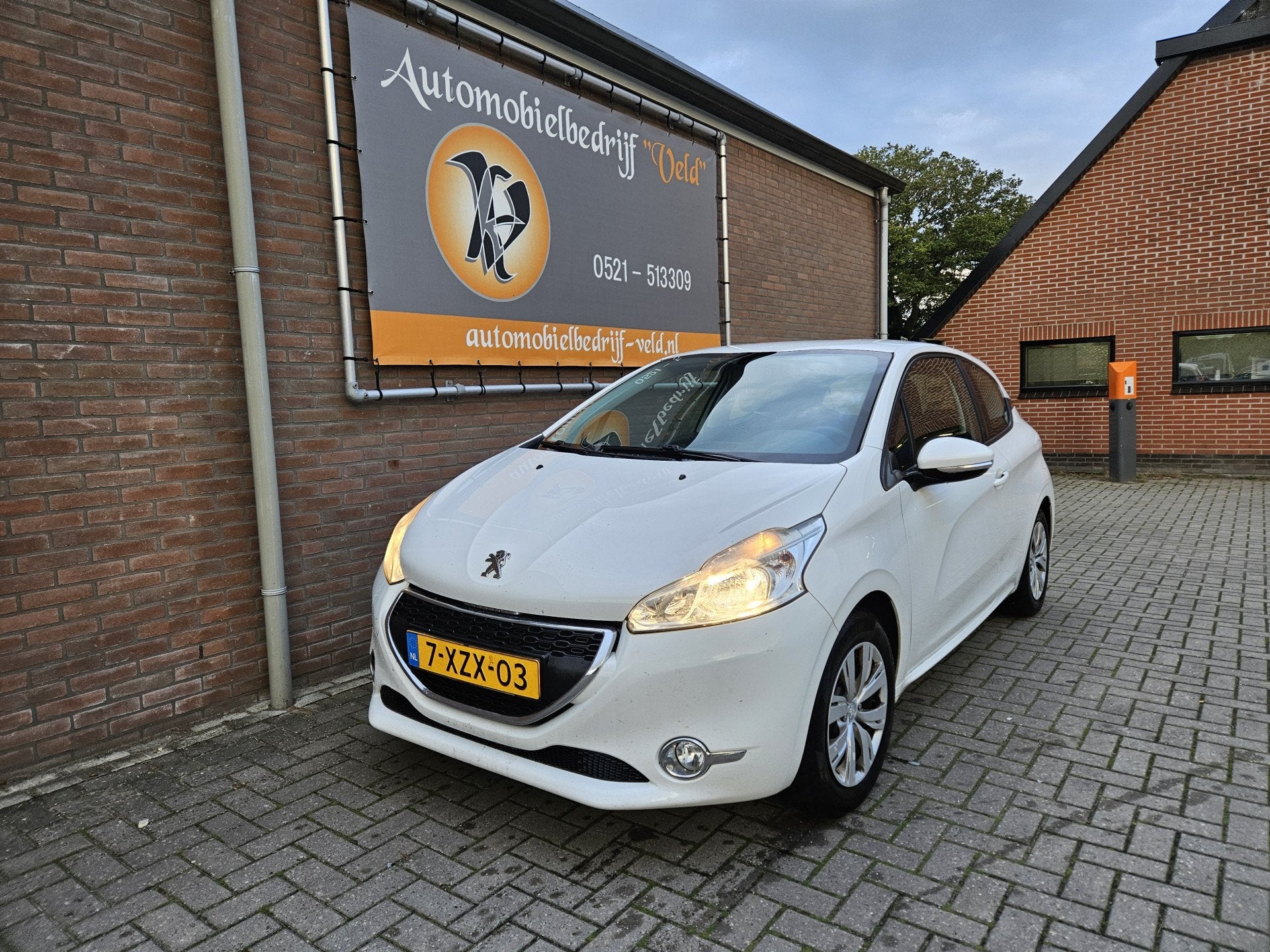 Peugeot 208 1.0 VTi Active (tik in de motor) (bj 2013), Voorwielaandrijving, Euro 5, Gebruikt, Bedrijf