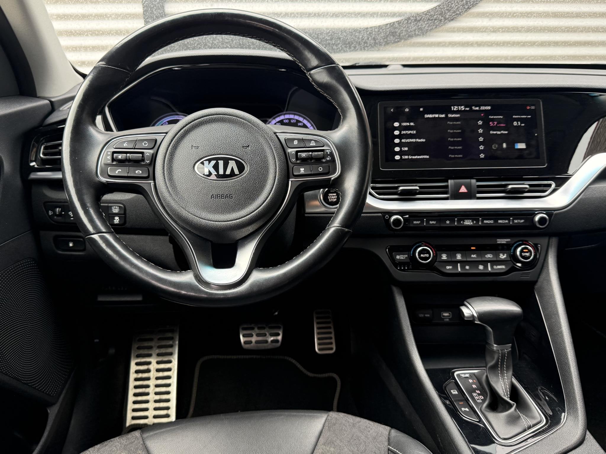 Foto 2 van Kia Niro 1.6 GDi Hybrid DynamicPlusLine 2e Eigenaar|Navi|Cam