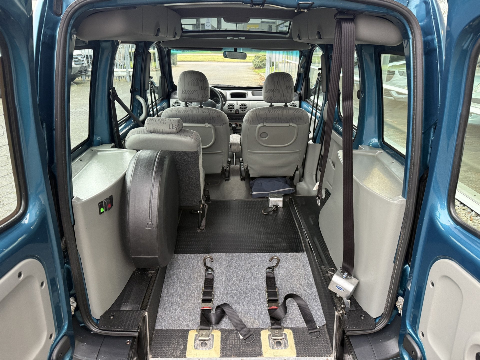 Renault Kangoo 3+1 Rolstoelauto 1.6-16V Privilège (Zeer net, Stof, Beige, Blauw, 49 €/maand