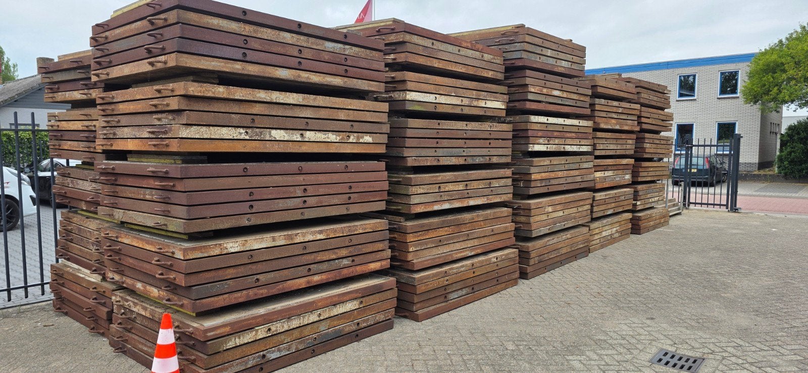 Harthouten stempelschotten | 200 x 150 x 8 cm | 260.stuks