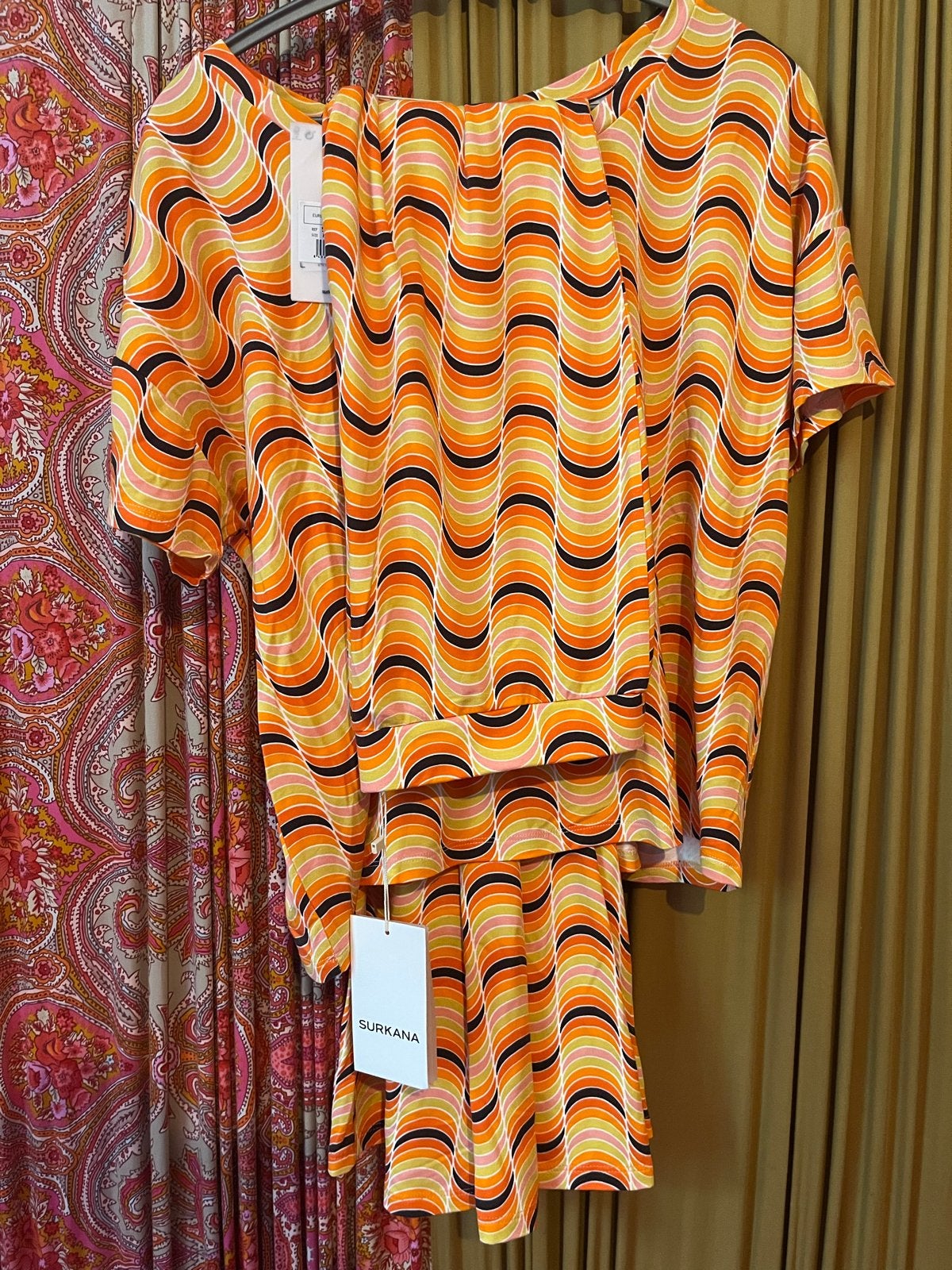Tweedelige set Surkana: Broek (L) en Shirt (M) met print, Ophalen of Verzenden, Nieuw, Maat 42/44 (L), Oranje