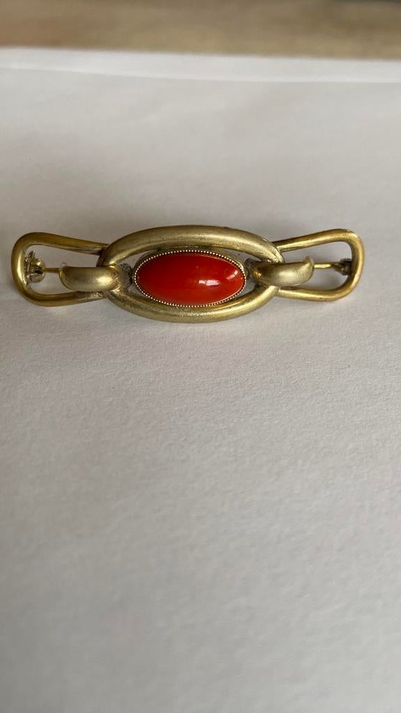 Broche met bloedkoraal verguld goud antiek, Ophalen of Verzenden, Goud, Broche, Verguld