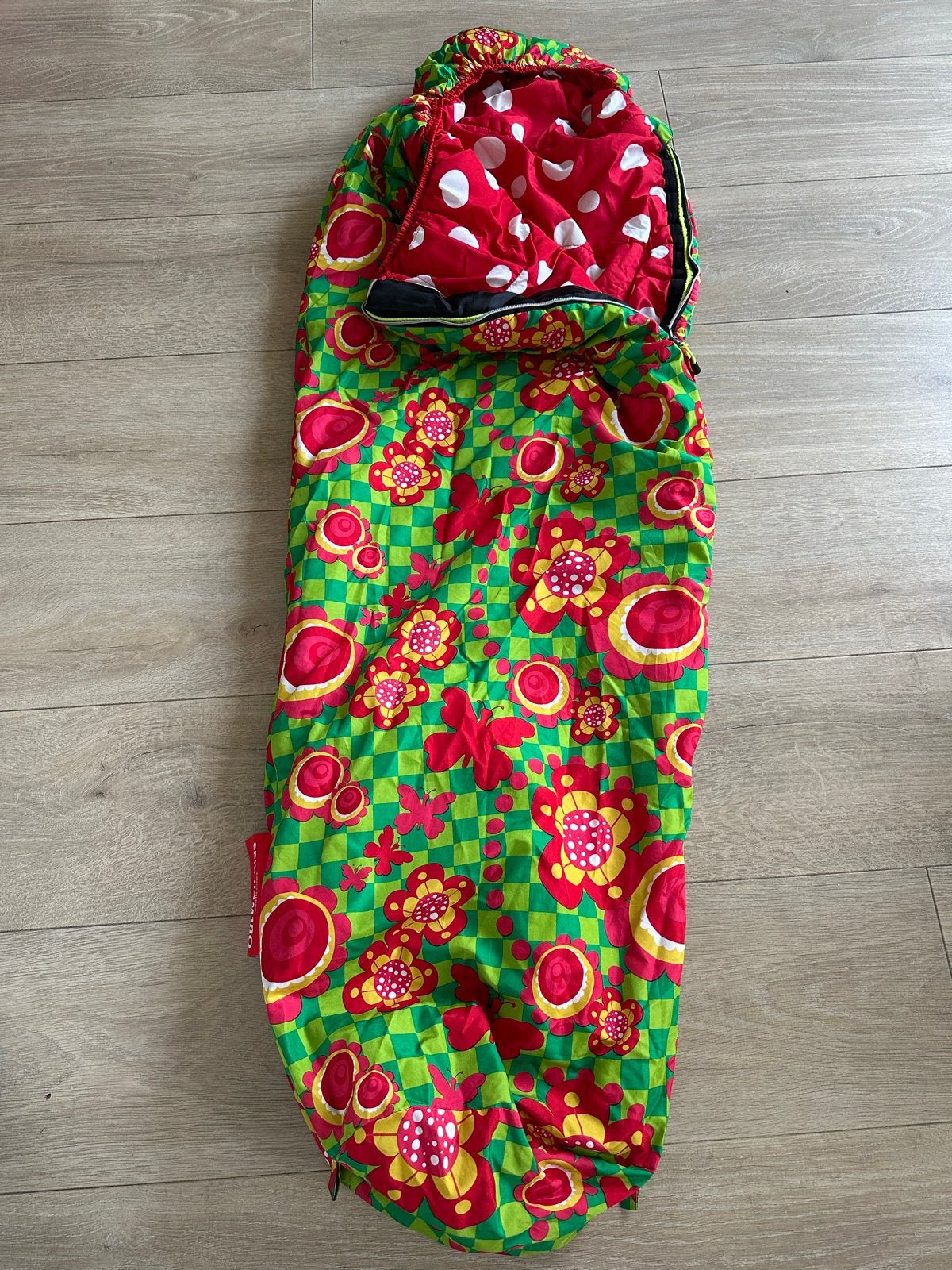 Vrolijke kinderslaapzak met bloemen en stippen, Ophalen of Verzenden, Gebruikt
