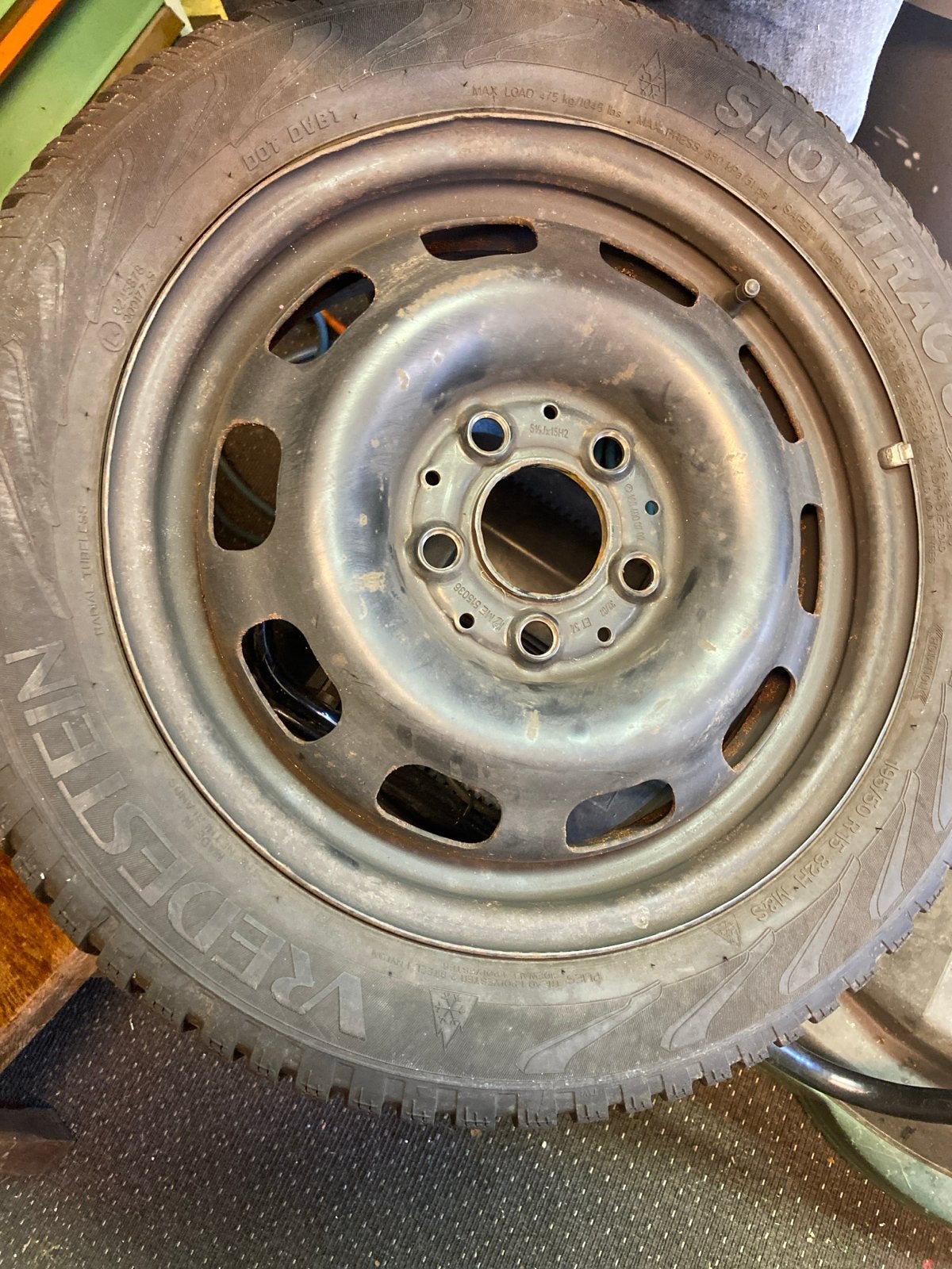 Vredestein Snowtrac 3 Winterbanden op stalen velg 195/50 R15, Auto-onderdelen, Ophalen, Gebruikt, 15 inch, Banden en Velgen