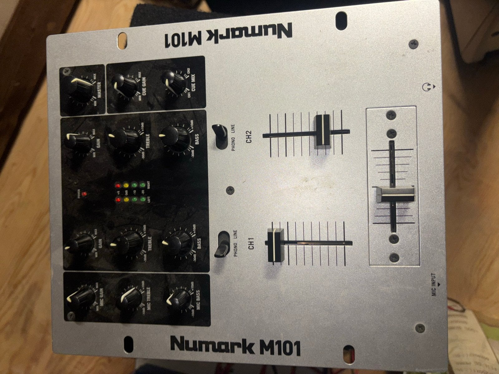 Numark M101 DJ Mixer - Compacte 2-kanaals mixer, Muziek en Instrumenten, Ophalen of Verzenden, Gebruikt, Minder dan 5 kanalen