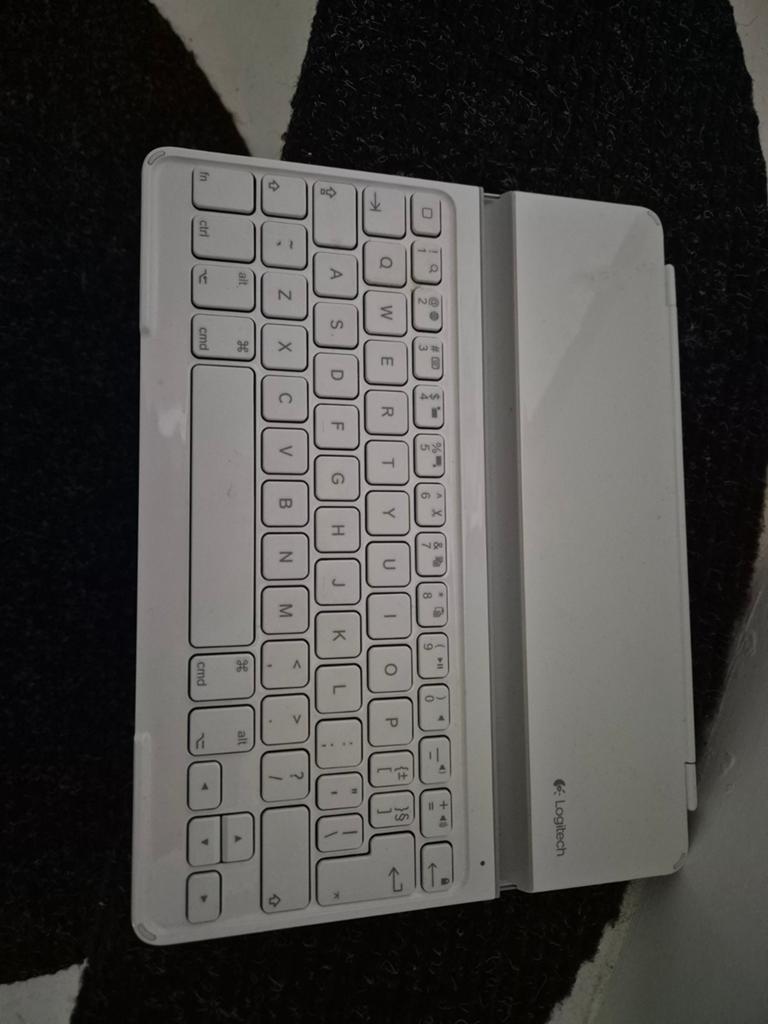 Logitech draadloos toetsenbord voor tablets/laptops, Computers en Software, Toetsenborden, Gebruikt, Logitech, Ophalen of Verzenden