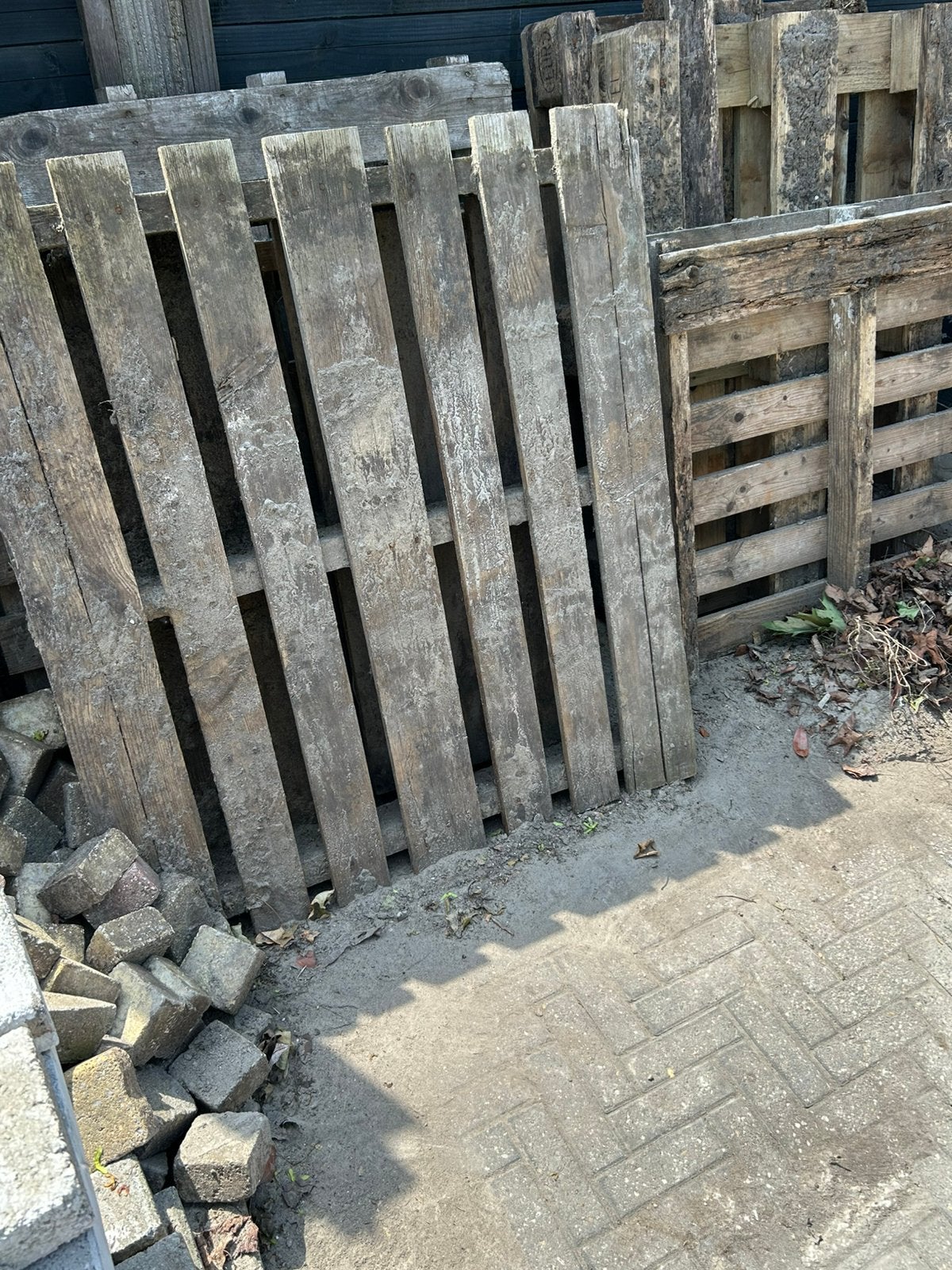 Oude pallets en douglas palen,, Ophalen, Minder dan 3 meter, Hout, 1 tot 2 meter
