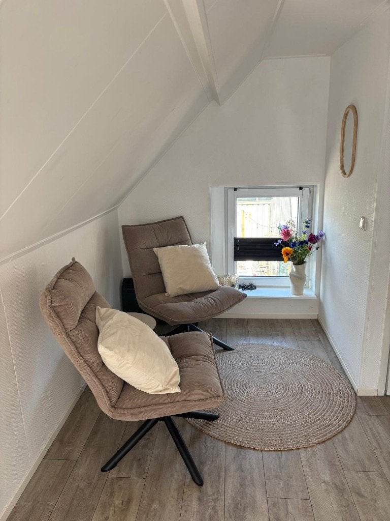 GEMEUBILEERDE STUDIO TE HUUR – UITWELLINGERGA, FRIESLAND, Huizen en Kamers, 35 tot 50 m², Overige regio's