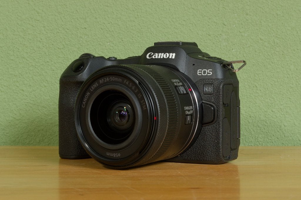 Canon EOS R8 + RF 24-50mm IS STM lens kit, 1000 clicks !, Audio, Tv en Foto, Ophalen, Accu, Canon, Zo goed als nieuw