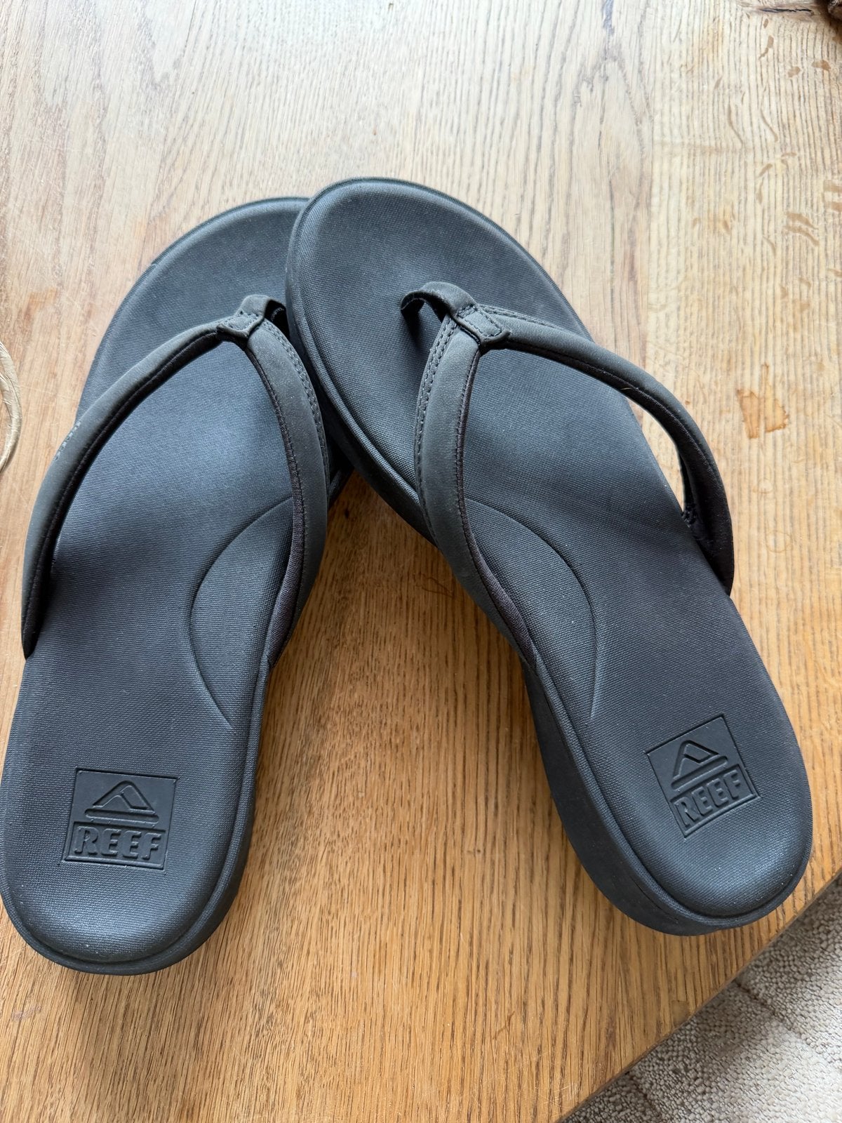 Reef slippers zwart - Nieuw, Ophalen of Verzenden, Zo goed als nieuw, Zwart, Overige typen