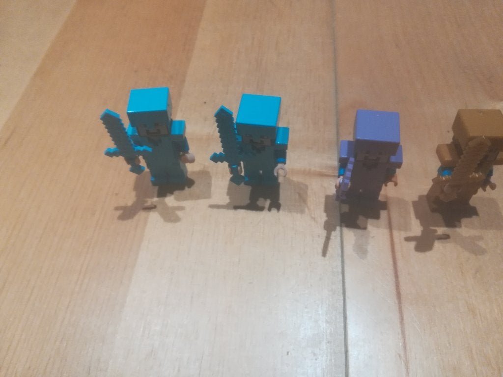 Lego Minecraft Minifiguren met zwaarden, Minecraft, Lego, Ophalen of Verzenden, Zo goed als nieuw