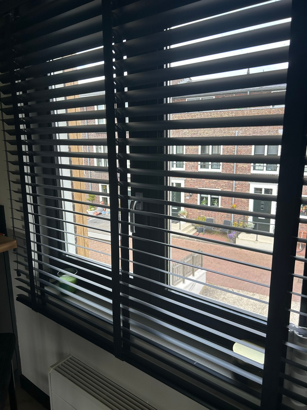 Mooie zwarte aluminium luxaflex (4 stuks), Ophalen of Verzenden, Gebruikt, Zwart