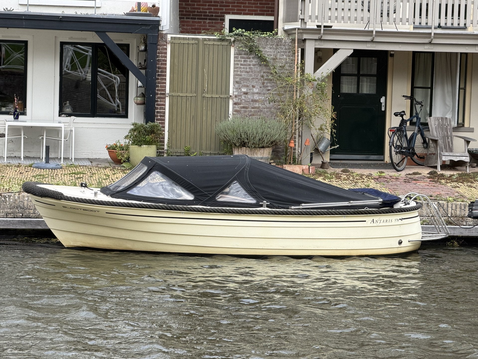 Antaris 570 Biminitop | Buiskap | Zwemplateau | 16PK Vetus d, Auto Dijk Verkoop B.V., Verkoop@autodijk.nl, Hogedijken 24
9101WV  DOKKUM, NL
