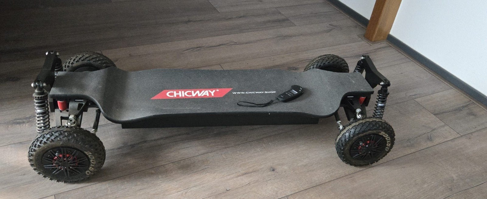 CHICWAY Elektrisch Offroad Skateboard - Krachtig en Robuust, Sport en Fitness, Skateboarden, Ophalen, Zo goed als nieuw, Skateboard
