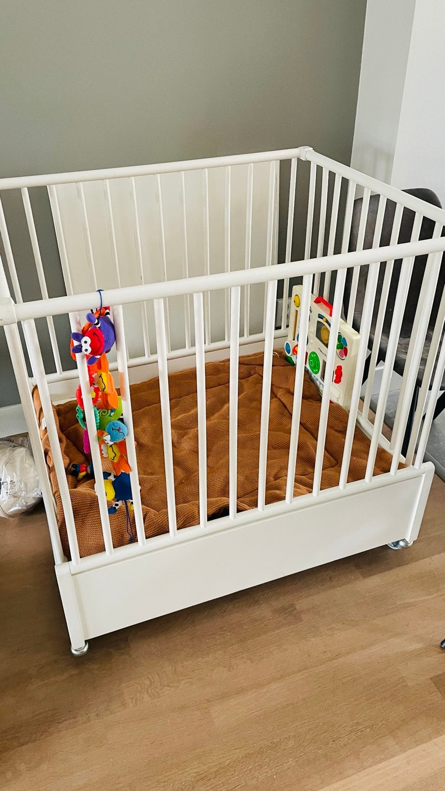 baby box wit met lade en wieltjes fantastisch, Kinderen en Baby's, Boxen, Ophalen, Gebruikt, Lade