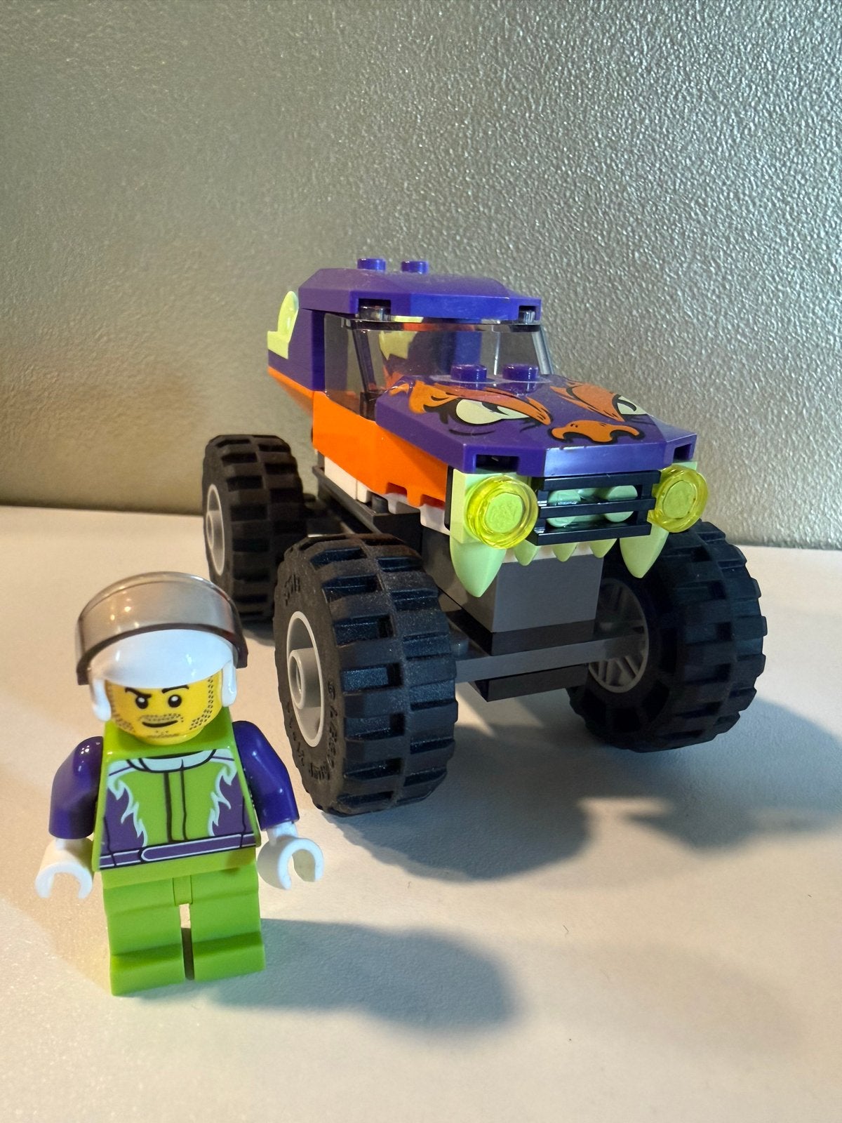 LEGO City Monstertruck 60251 met minifiguur en boekje, Ophalen, Zo goed als nieuw, Overige merken