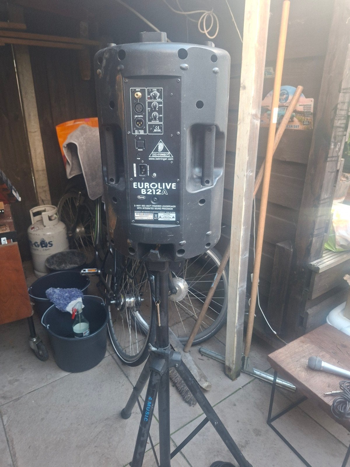 Behringer geluidsset: EUROLIVE B212A speaker & VMX1000 mixer, Ophalen of Verzenden, Gebruikt, 5 tot 10 kanalen, Microfooningang