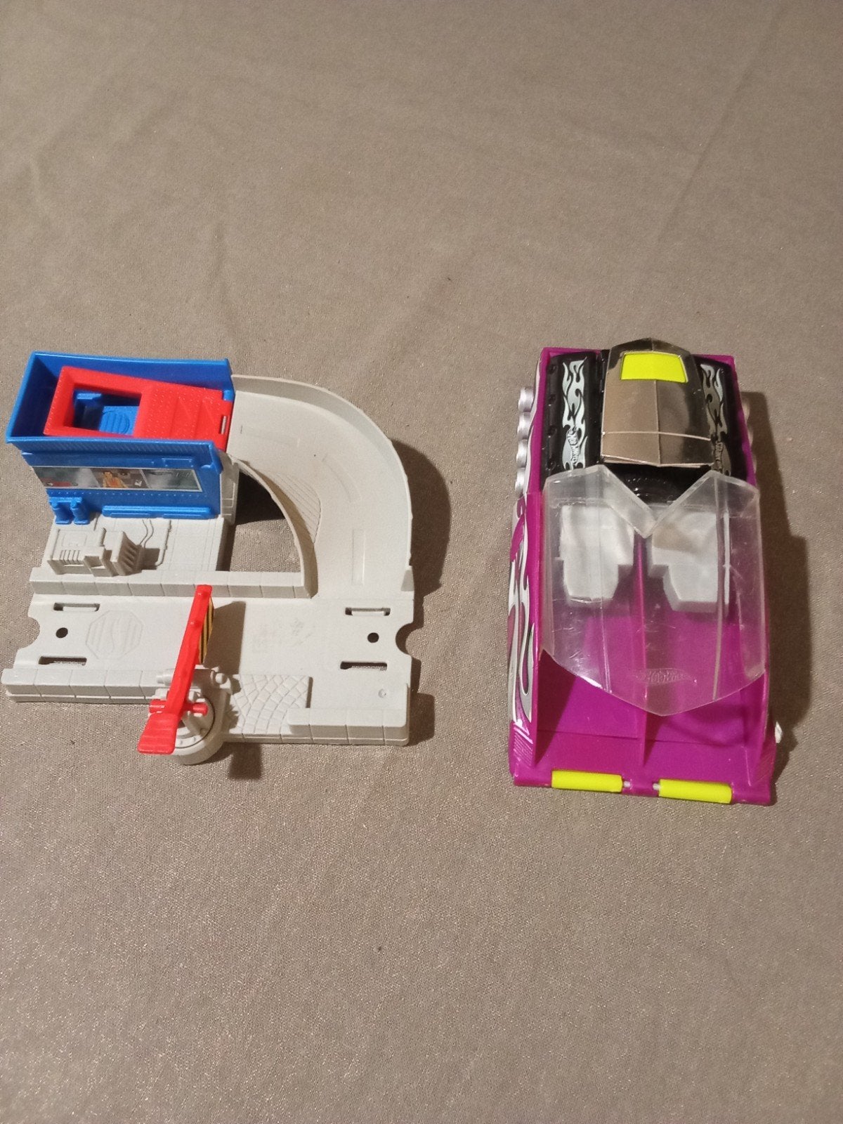 Matchbox car station en Hot Wheels car launcher, Ophalen of Verzenden, Auto, Matchbox