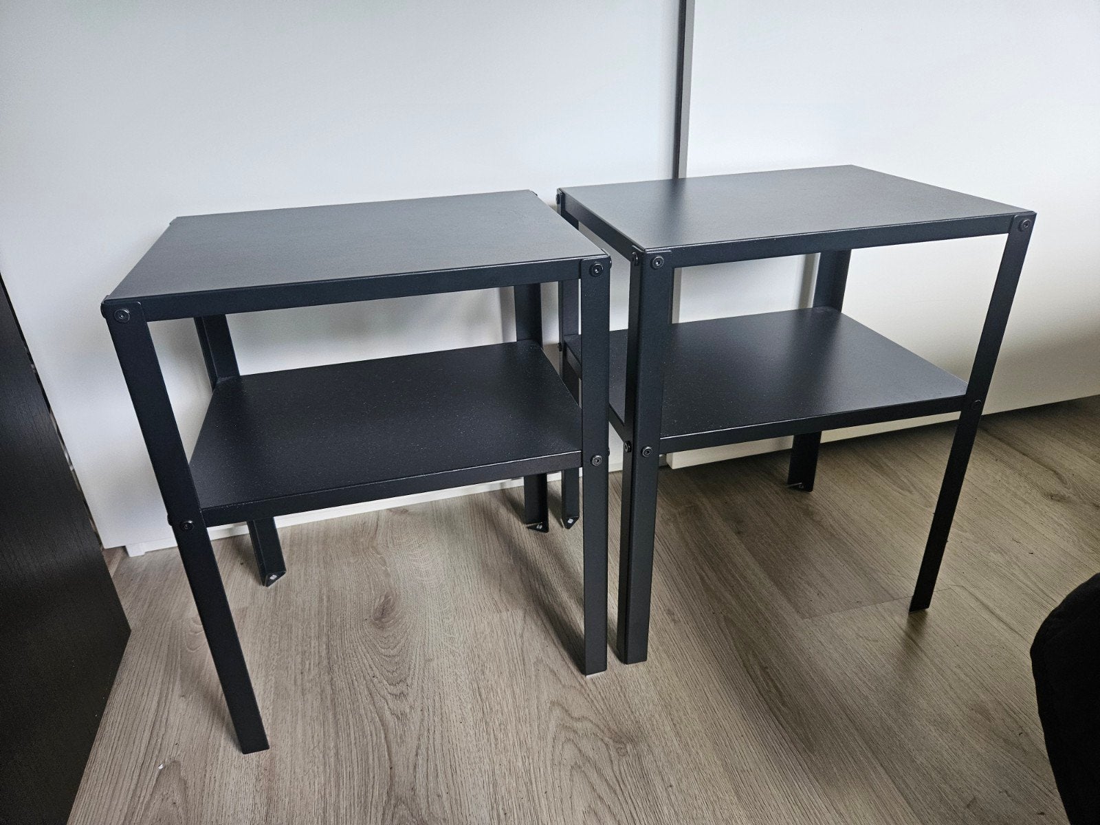 2x Ikea Knarrevik nachtkastjes zwart, Ophalen, Minder dan 45 cm, Metaal of Aluminium, Zo goed als nieuw