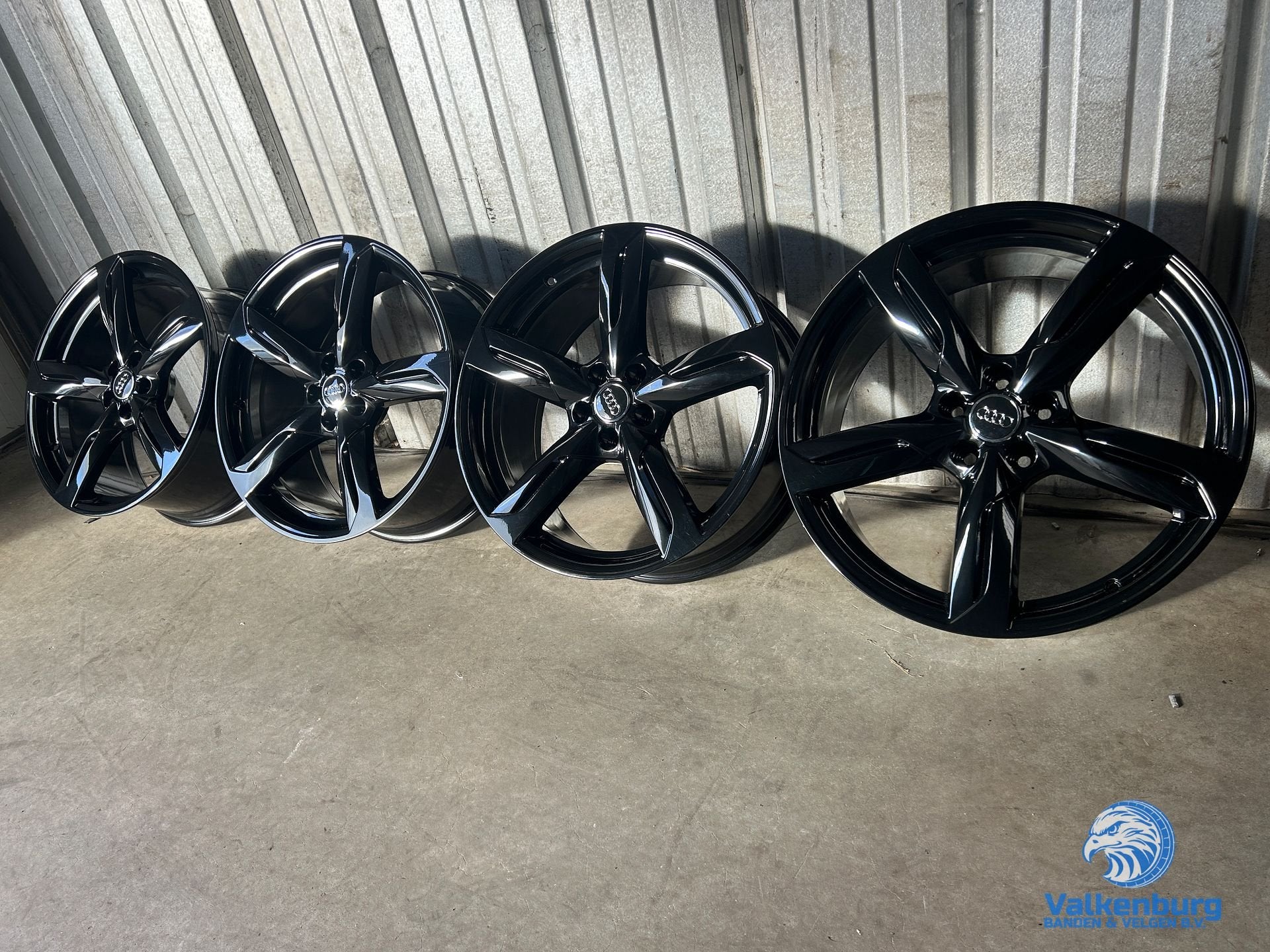 Originele Audi Q5 8R 20 inch zwarte velgen 5x112