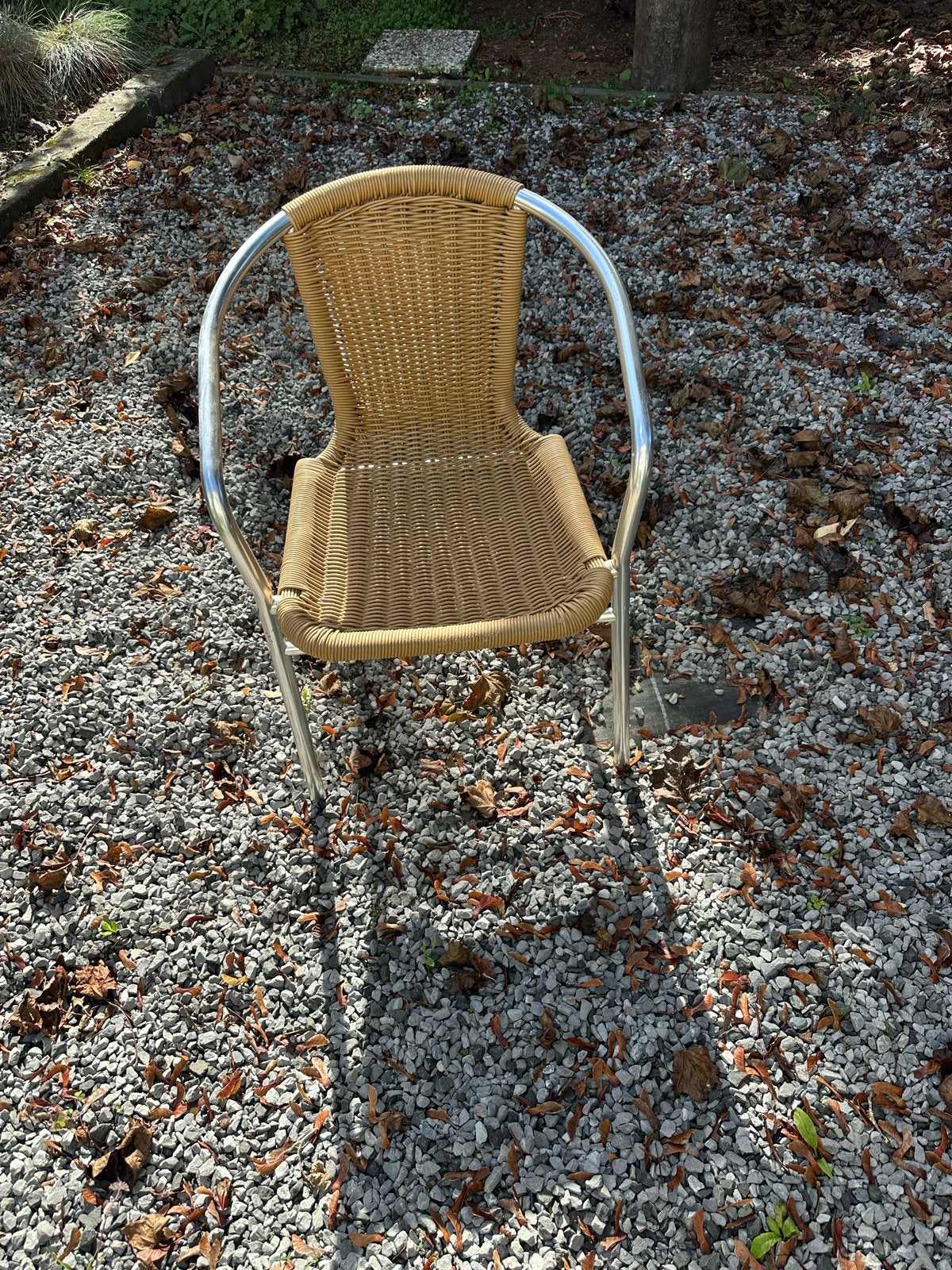 Rotan stoel met metalen frame, Ophalen, Gebruikt, Bruin, Vier