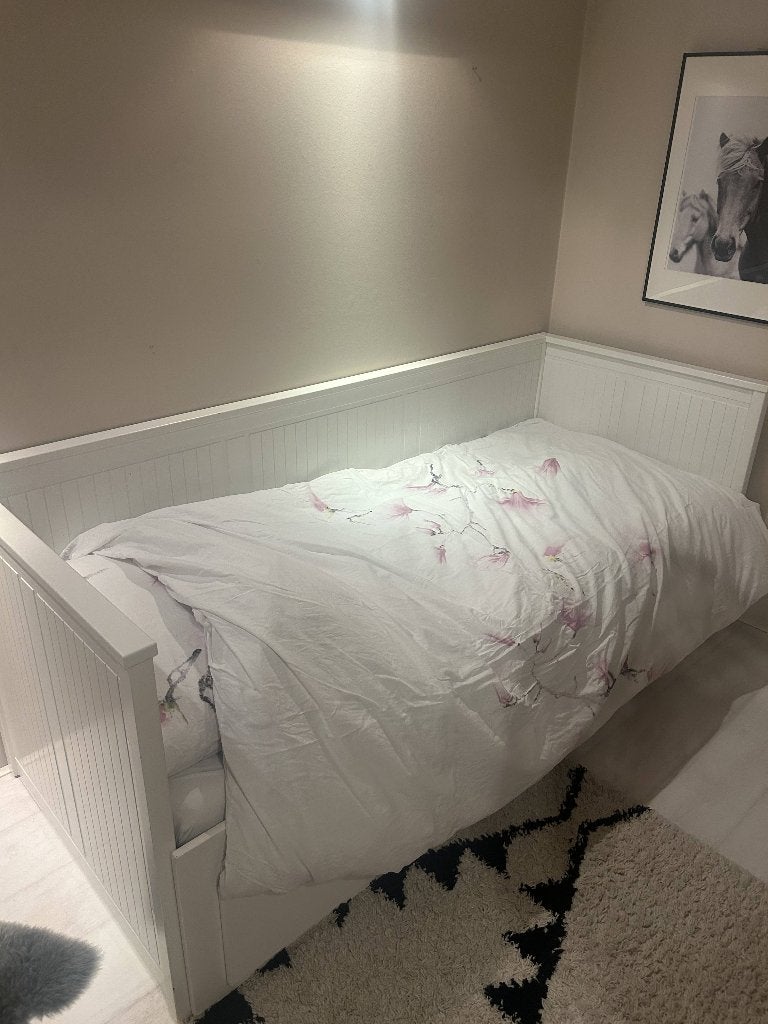 Ikea uitschuifbaar bed, Huis en Inrichting, Ophalen, Verstelbaar, Eenpersoons, Wit