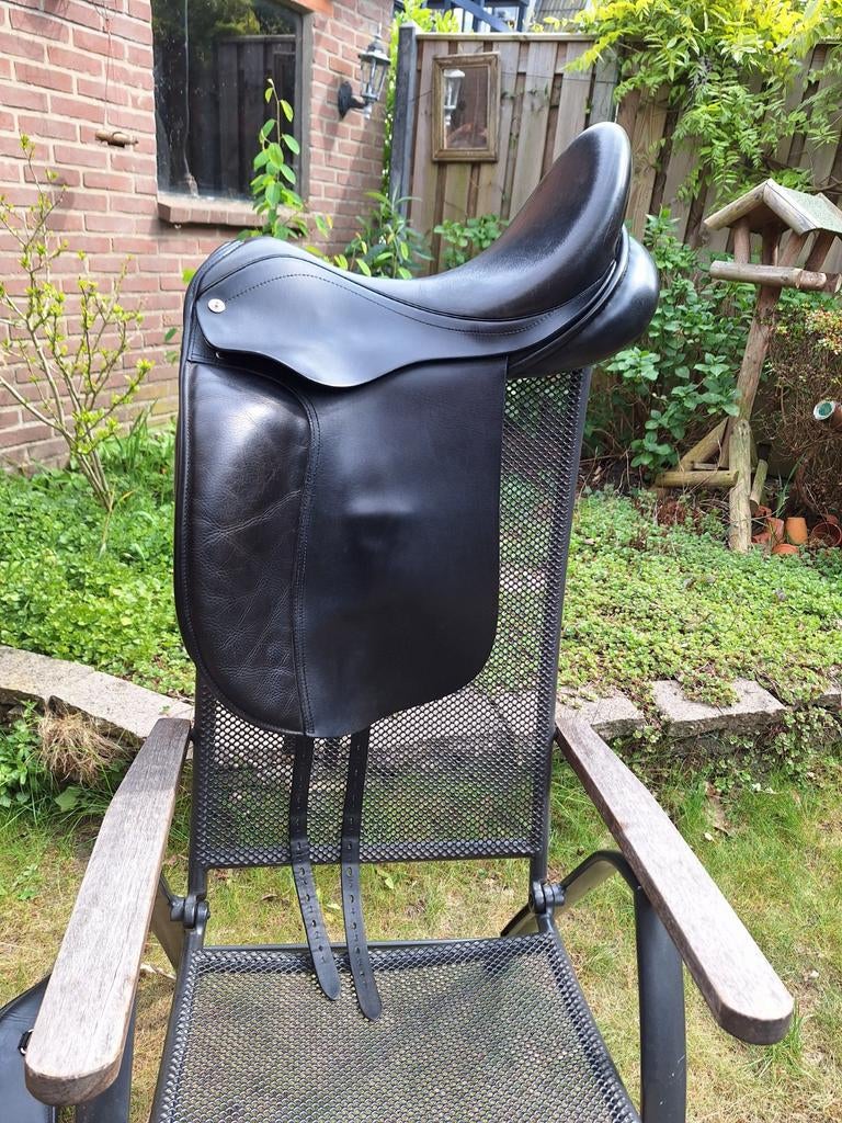 Ninon Schutte zadel Sentrix 18 inch, medium boom, Dieren en Toebehoren, Paarden en Pony's | Zadels, Ophalen, Gebruikt, Dressuur