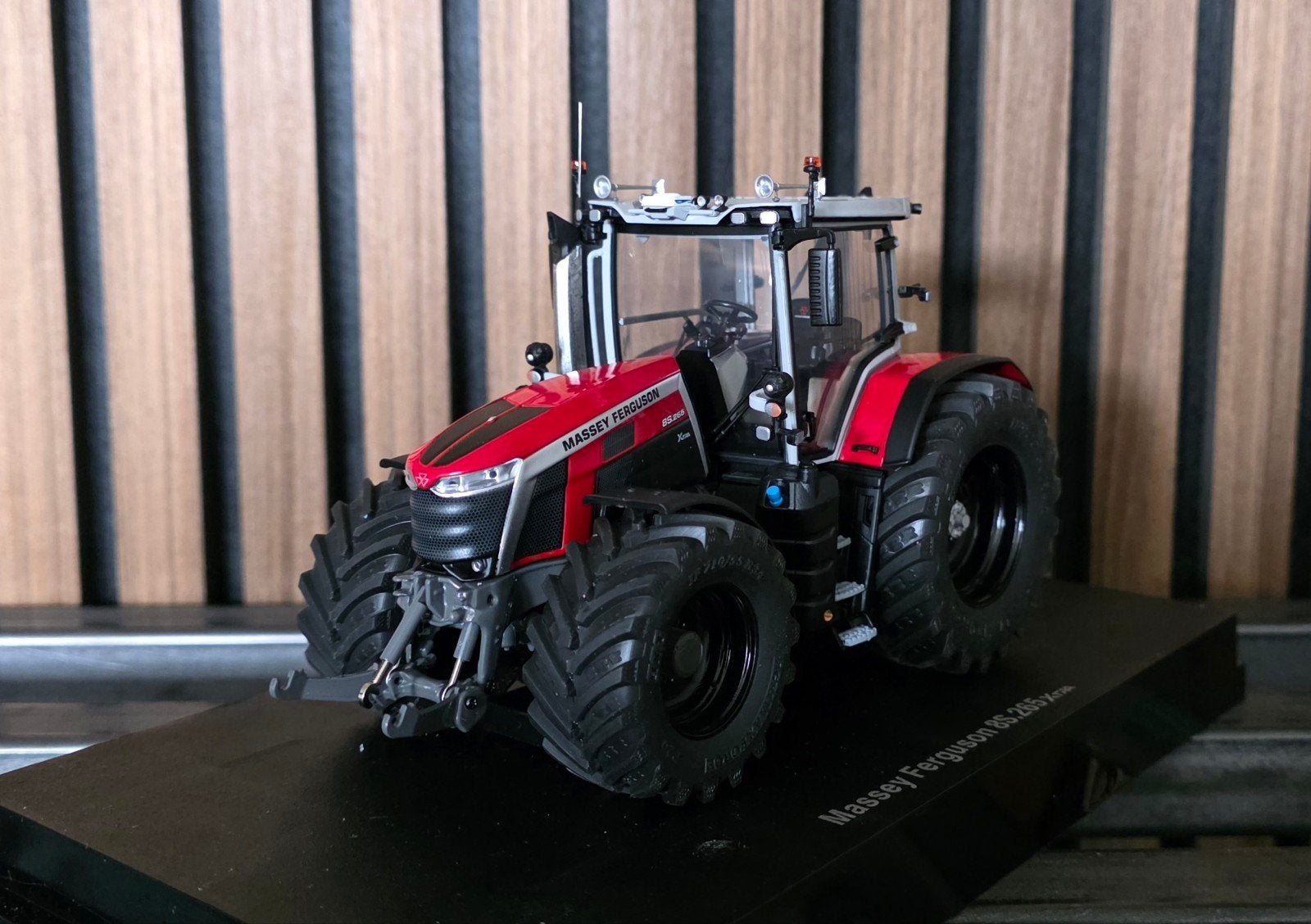 Verbouwde Massey Ferguson 8S.265 Xtra 1:32, Hobby en Vrije tijd, Ophalen of Verzenden, Nieuw, Tractor of Landbouw, Universal Hobbies