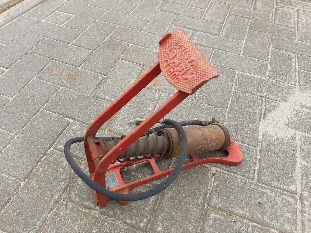 Antieke voetpomp van het merk KISMET MASTER., Antiek en Kunst, Ophalen of Verzenden