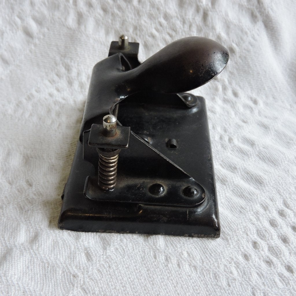 Mooie oude perforator midcentury, Ophalen of Verzenden