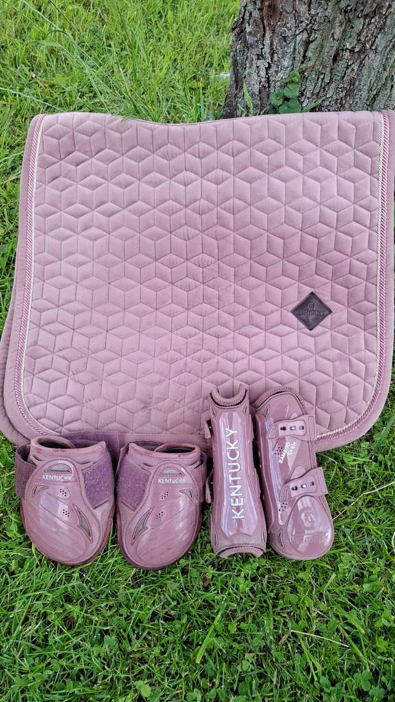 Kentucky set dressuur pony oud roze, Ophalen of Verzenden, Zo goed als nieuw