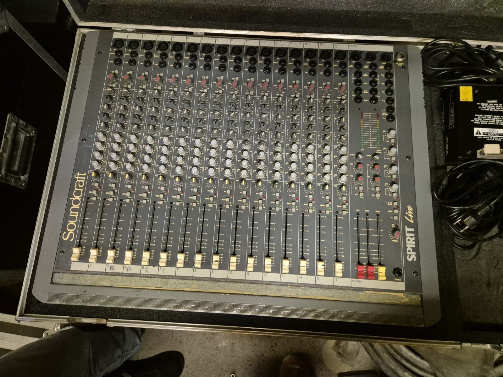 Soundcraft Spirit Live Mengtafel,Oud beestje, werkt perfect, Ophalen of Verzenden, Gebruikt, 20 kanalen of meer, Microfooningang