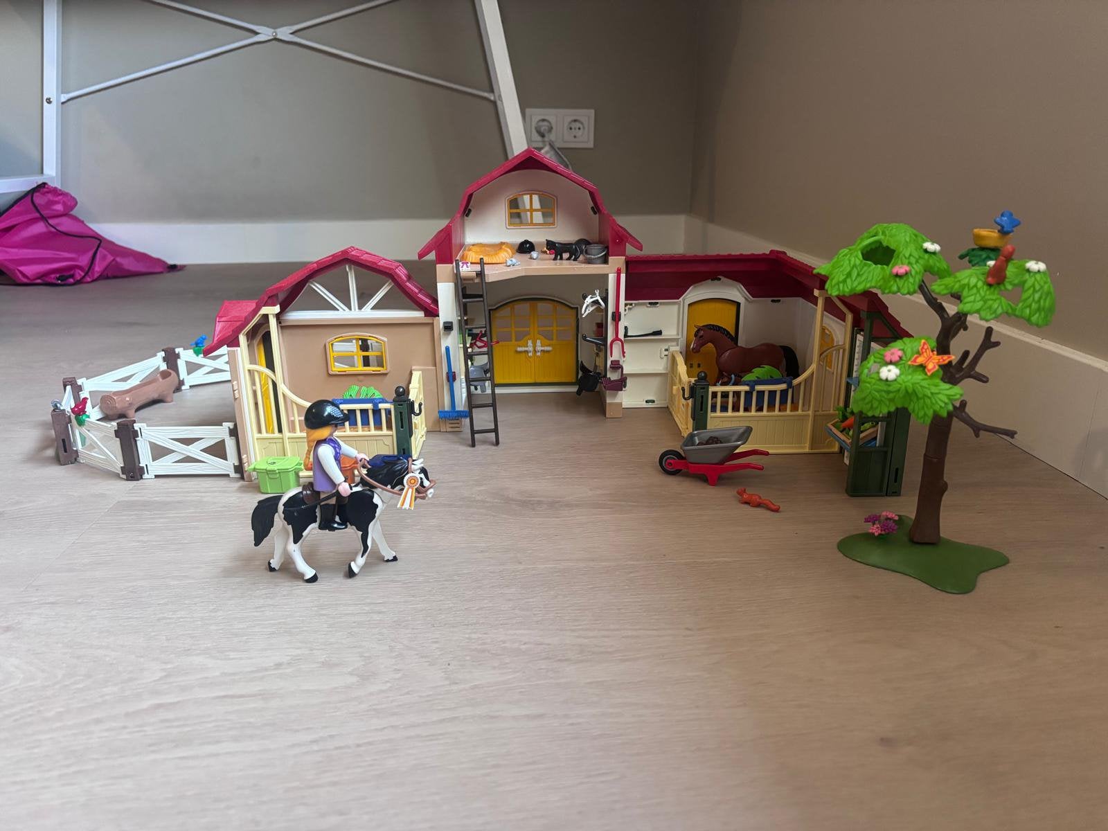 Playmobil manege, Ophalen, Zo goed als nieuw