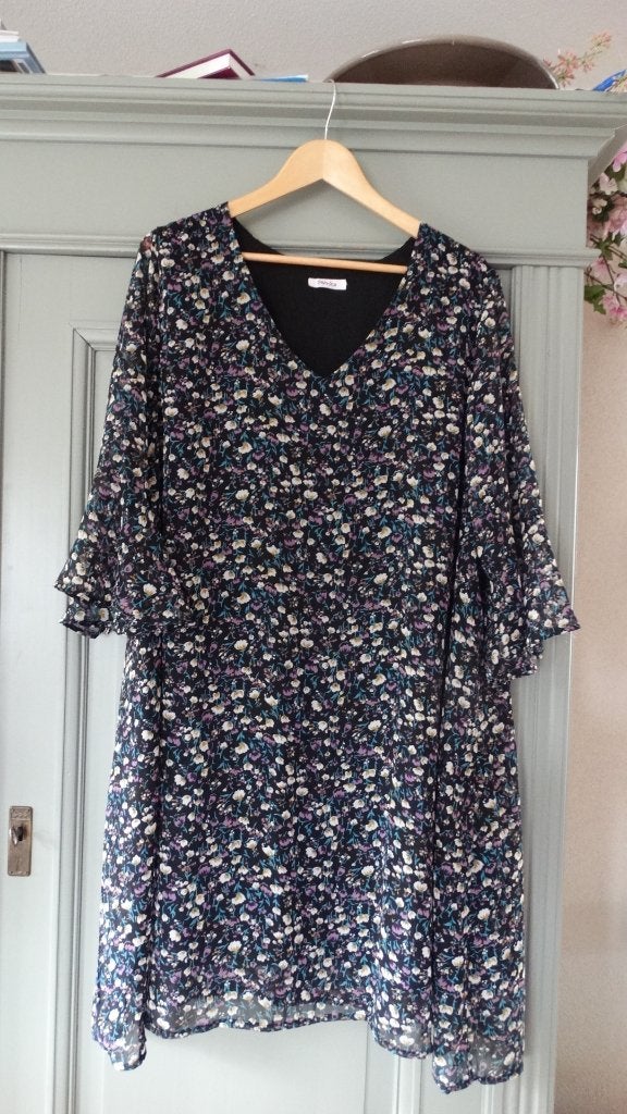 Paprika zwart gebloemd jurkje, maat 50, Kleding | Dames, Jurken, Maat 46/48 (XL) of groter, Zo goed als nieuw, Paprika, Onder de knie