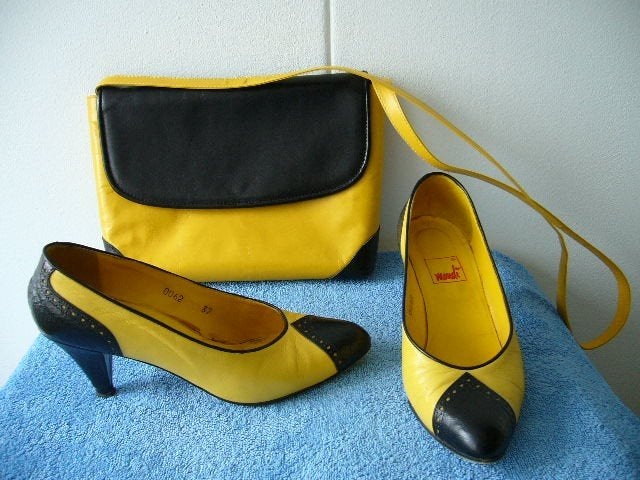 Mondi vintage pumps mt 37 + gratis bijpassende tas i.z.g.s., Kleding | Dames, Ophalen of Verzenden, Zo goed als nieuw, Overige kleuren