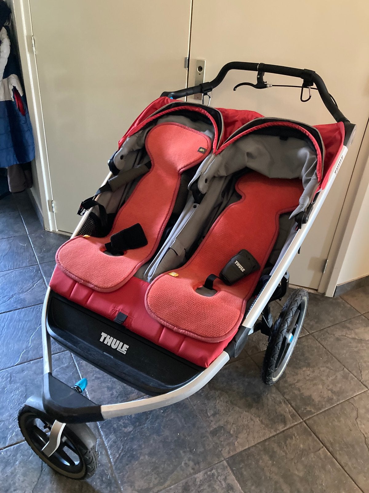 Rode Thule urban glide 2 duo kinderwagen, Gebruikt, Luchtbanden, Ophalen, Kinderwagen