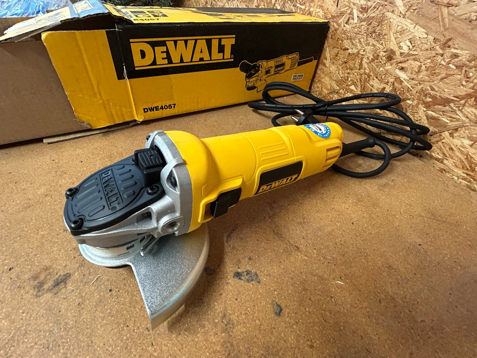 DeWalt DWE4057 haakse slijper, Ophalen, Nieuw, 700 tot 1000 watt, Haakse handslijpmachine