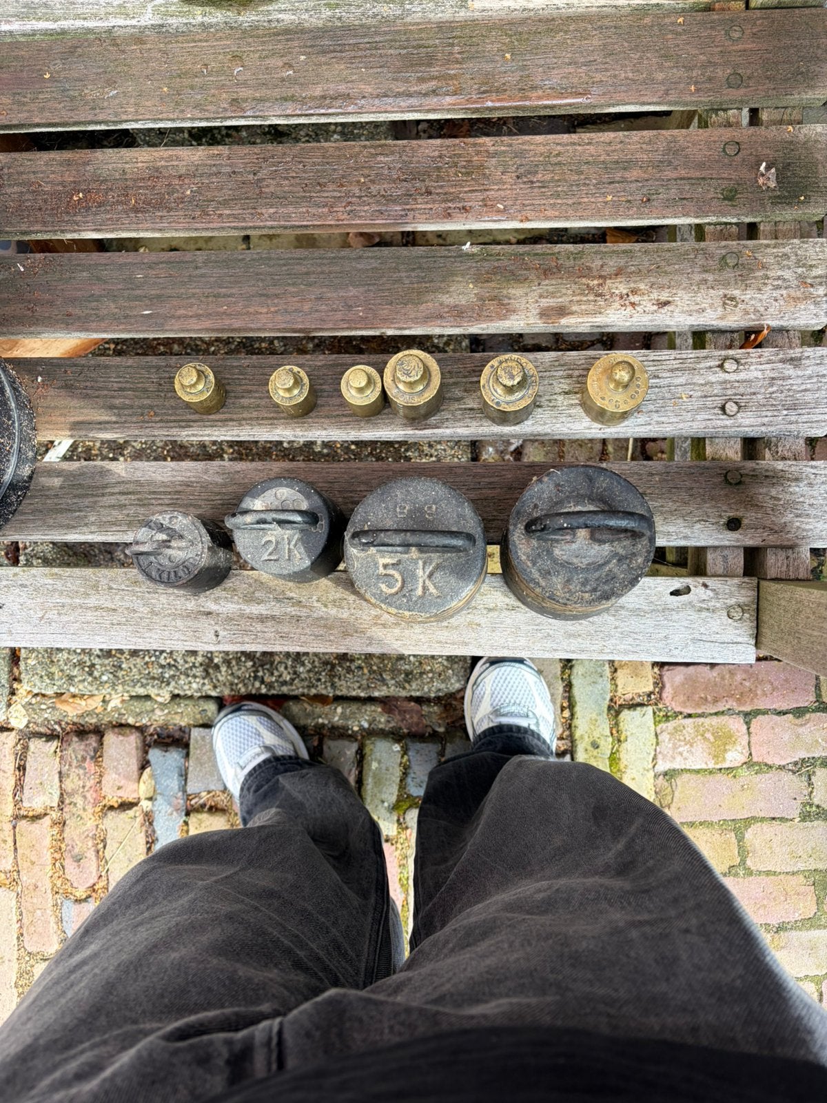 Antieke gewichtjes, Ophalen