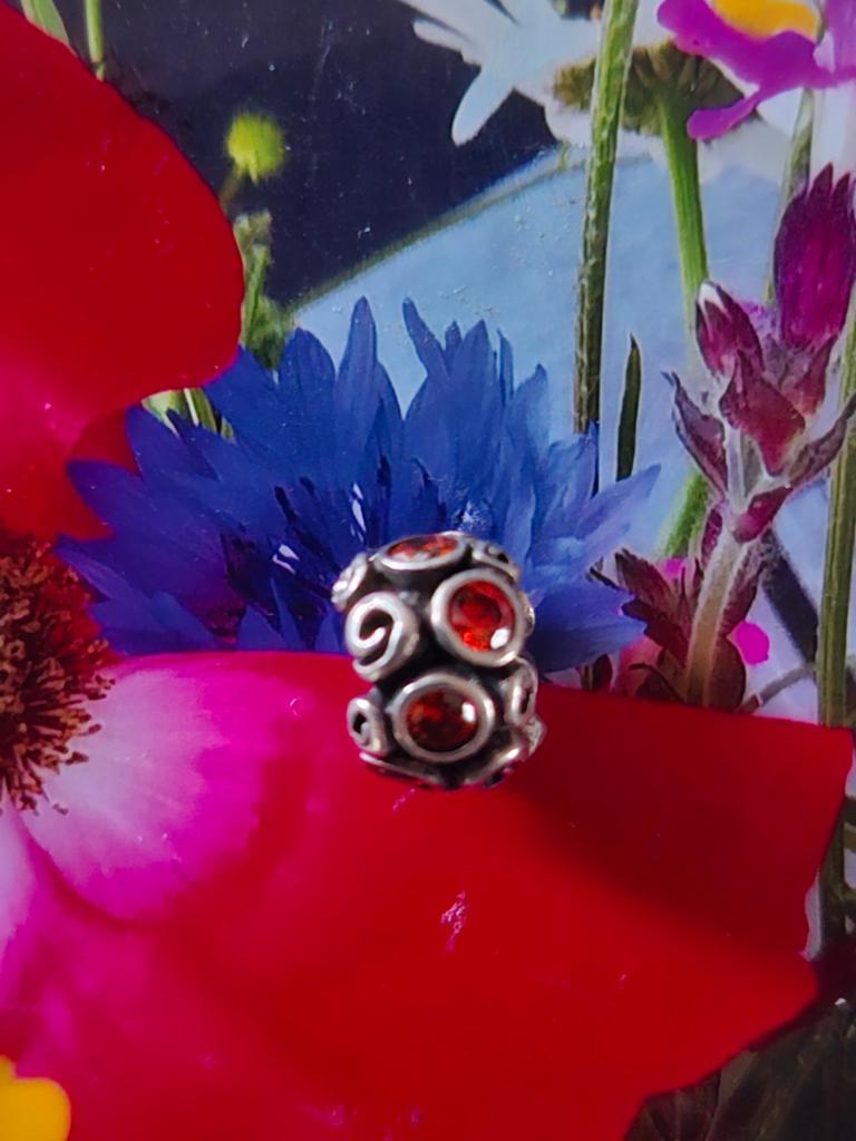 Pandora rozenpad, oranje zirkonia's. Retired en als nieuw!!!, Pandora, Ophalen of Verzenden, Zo goed als nieuw, 1 bedel