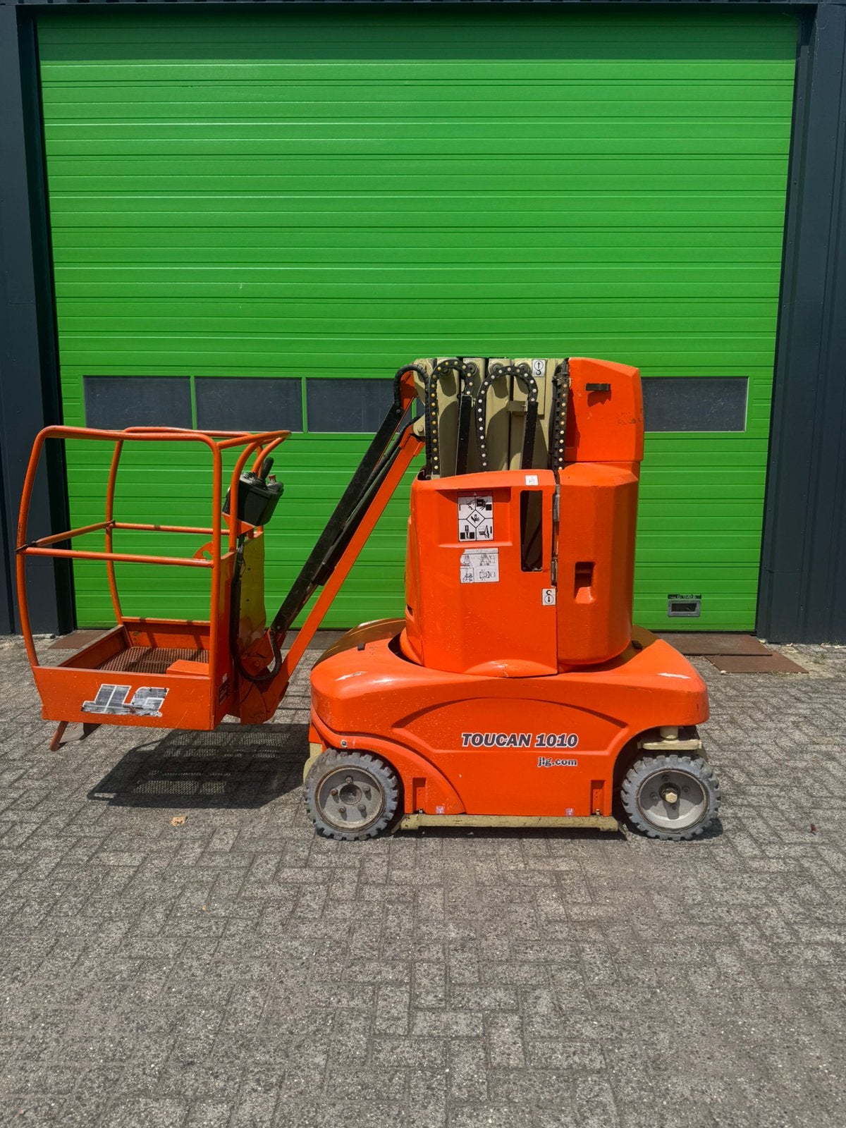 JLG Toucan 1010, Ophalen